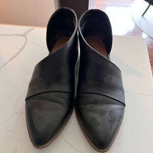 Black Leather Pointed-Toe Flats with Seam Detail